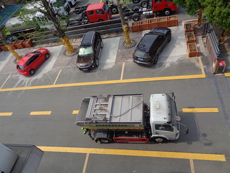 XZL5080ZZZBEV型純電動自裝卸式垃圾車