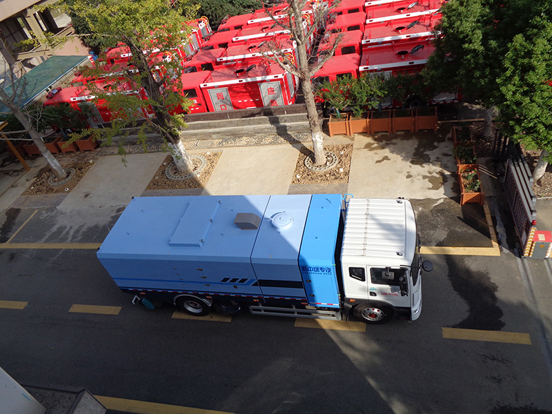 XZL5180TXCBEV型純電動吸塵車